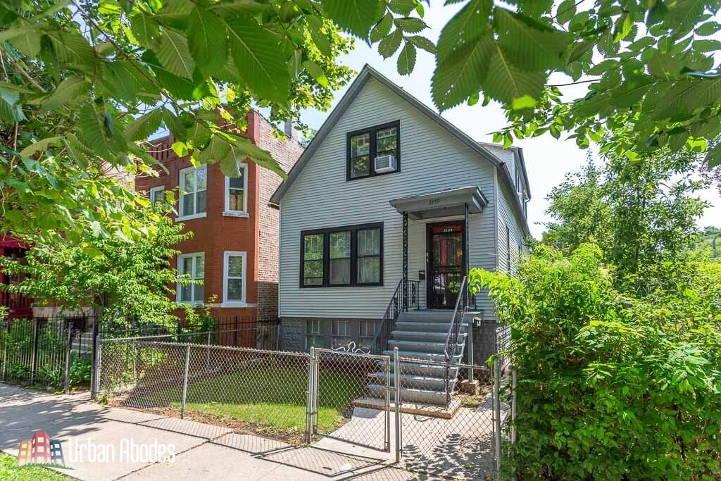 Primary Photo - 2109 N Albany Ave
