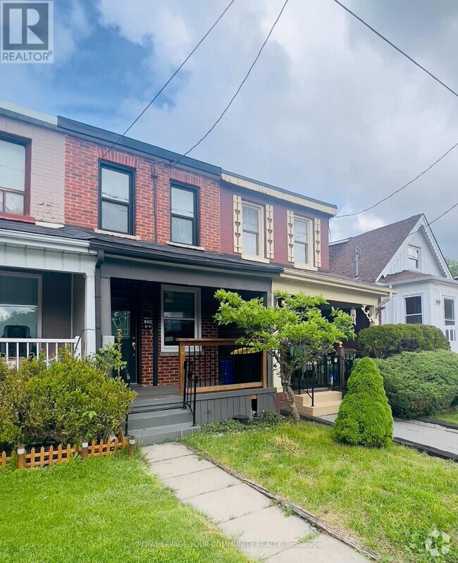 Building Photo - 134 1/2 Olive Ave