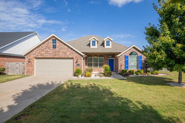 Building Photo - 4000 SW Hollyhock St