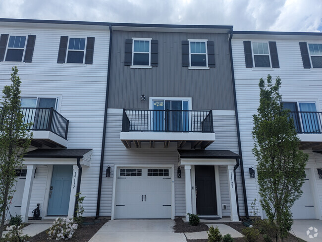 Building Photo - Room in Townhome on Scoter St