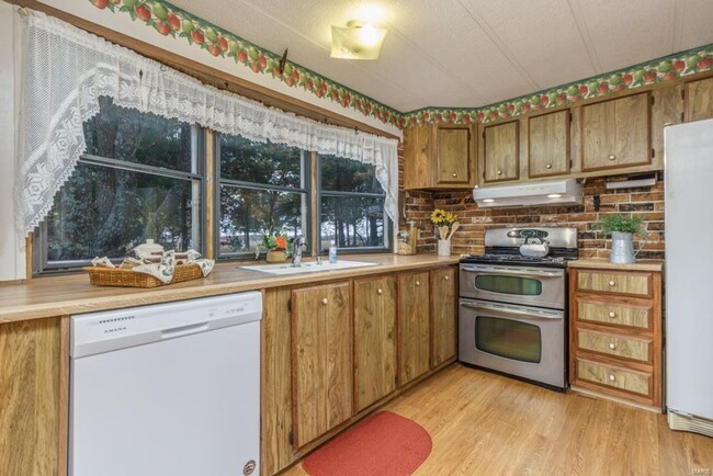 Building Photo - 2 bedroom 1 bathroom mobile home for rent
