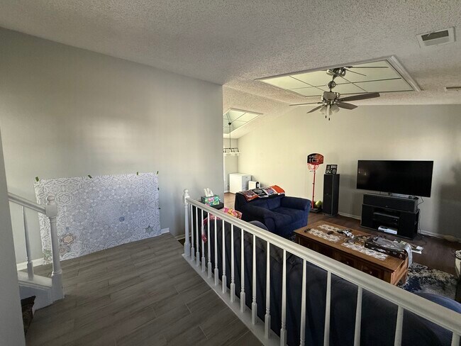 Foto del edificio - 1172 Hill Crest Dr