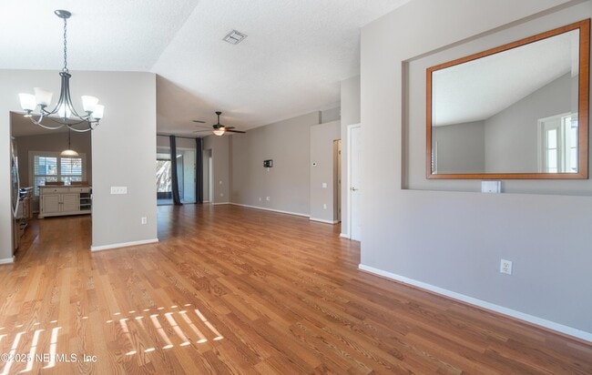 Foto del edificio - 1325 Fairway Village Dr