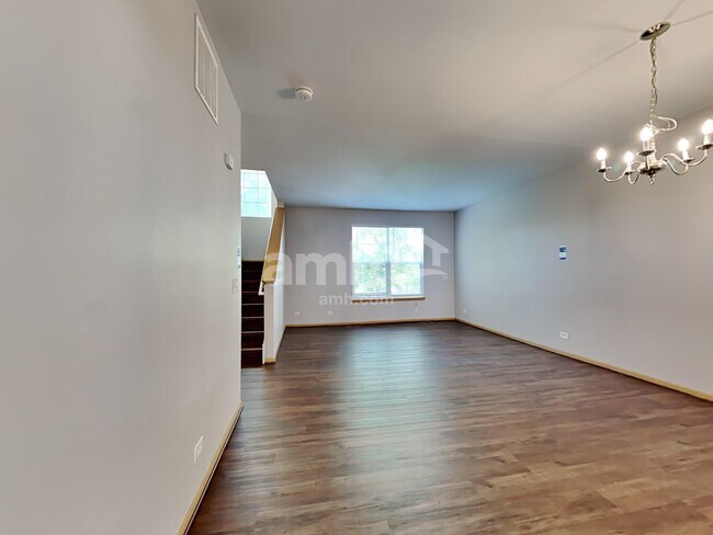 Building Photo - 945 Summit Creek Dr