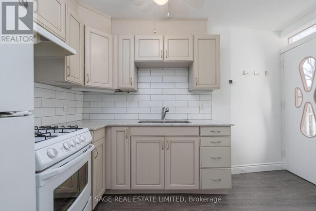 Building Photo - 8 Brookmount Rd