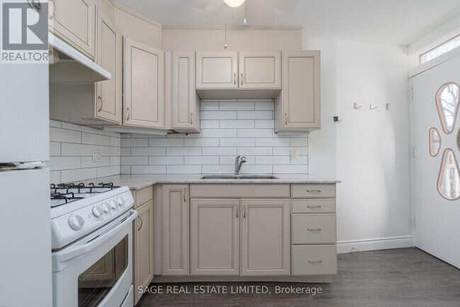 Photo du bâtiment - 8 Brookmount Rd