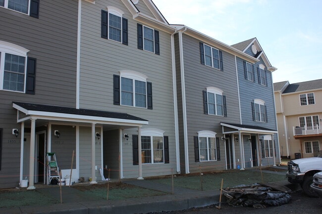 Top Floor One Bedroom Garden Apartment - Top Floor One Bedroom Garden Apartment