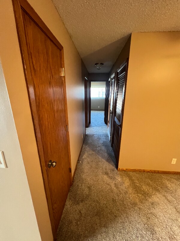 Foto del edificio - 5010 Emerald Dr