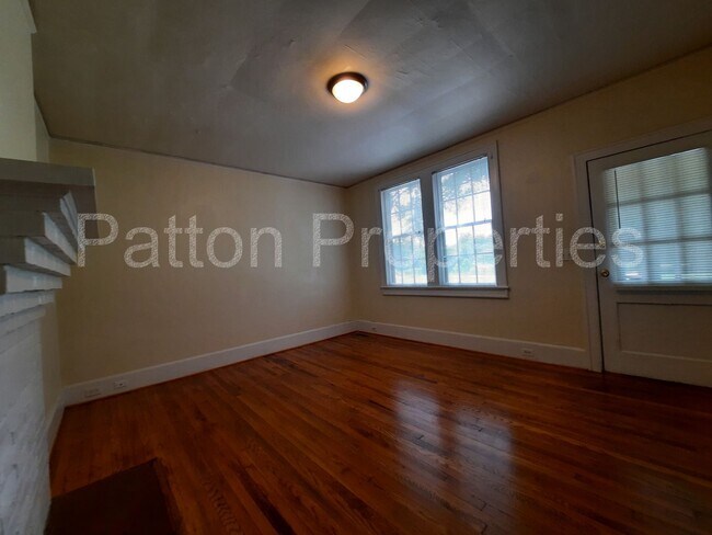 Building Photo - 2211-2213 Greene Street - Inside CoC - R11...