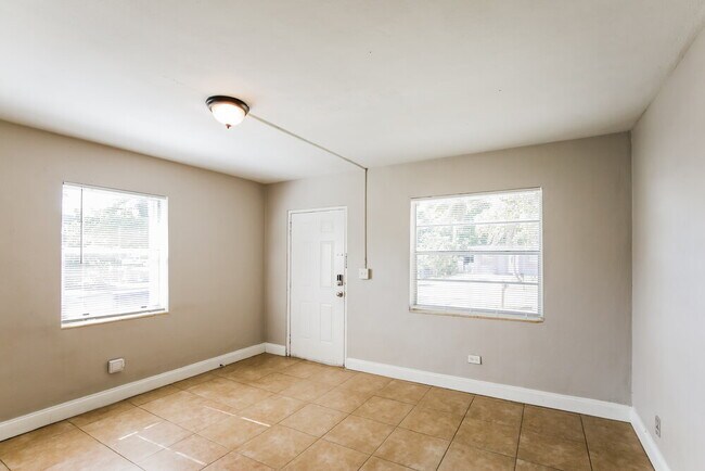 Building Photo - 2814 NW 6th St