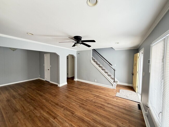 Building Photo - 206 Kenoak Dr