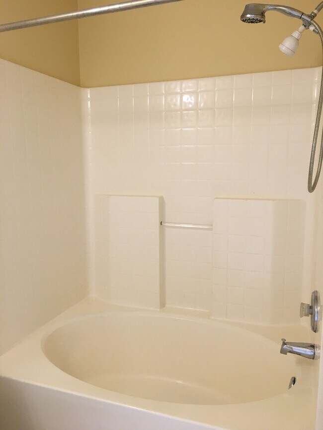 Building Photo - 303 Glen Knoll Dr