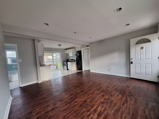 Foto del edificio - Ready to be your next home!  Three bedroom ranch is beautiful Roseville