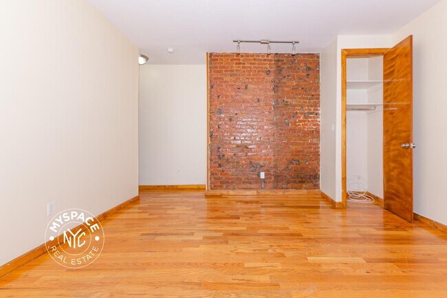 Building Photo - 1497 Carroll St
