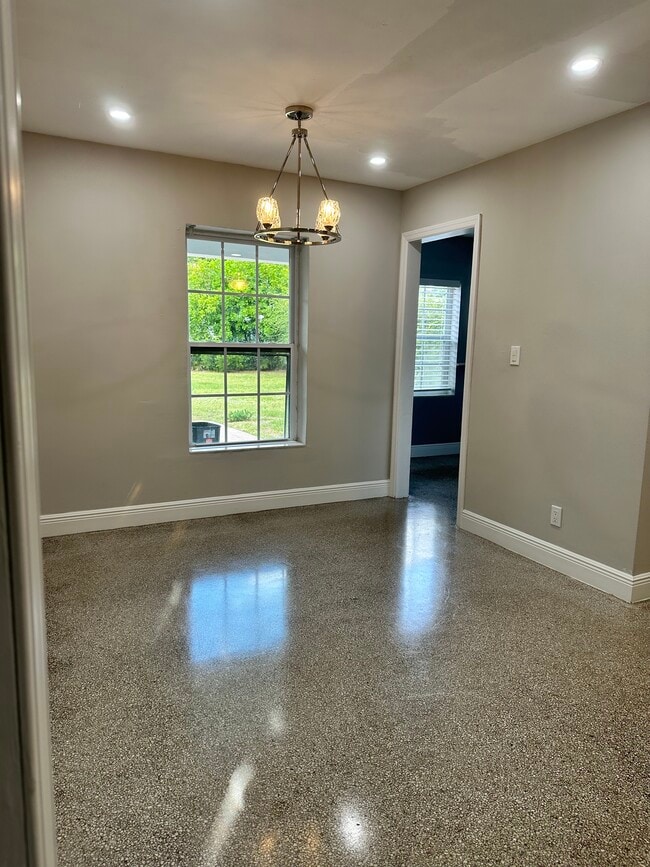 Building Photo - 259 Bloomfield Dr