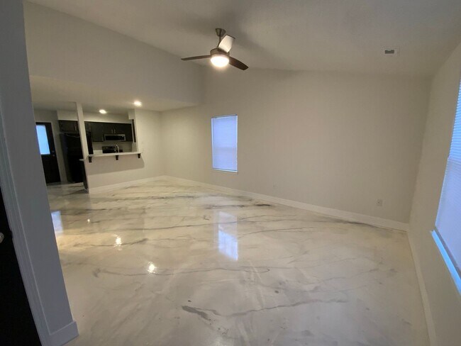 Foto del edificio - 3570-3572 Prescott Dr