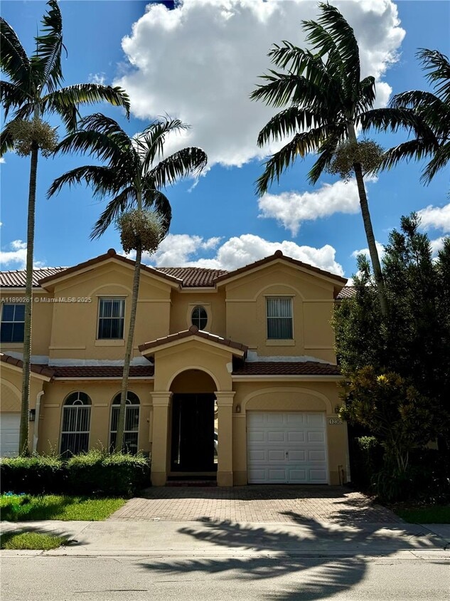 Foto principal - 12362 SW 122nd St