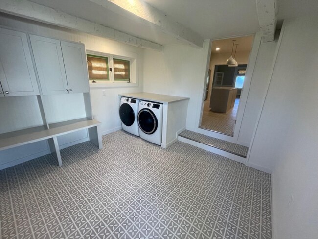 Foto del edificio - 2495 Cottontail Rd