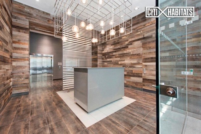Foto del edificio - 321 W 37th St
