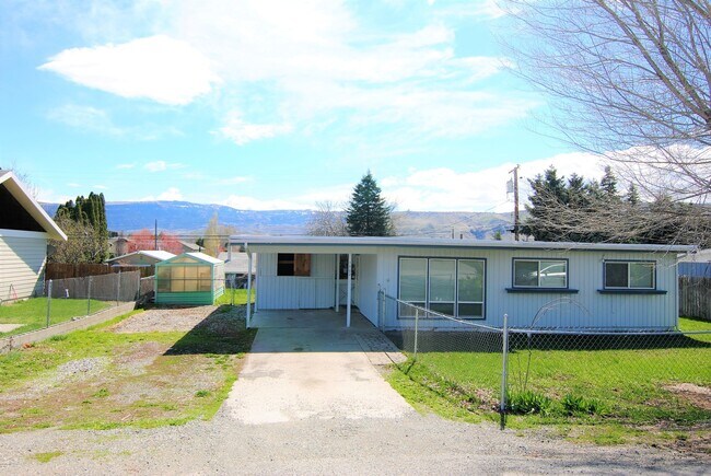 Foto del edificio - 3 Bedroom Home in East Wenatchee - Move in...