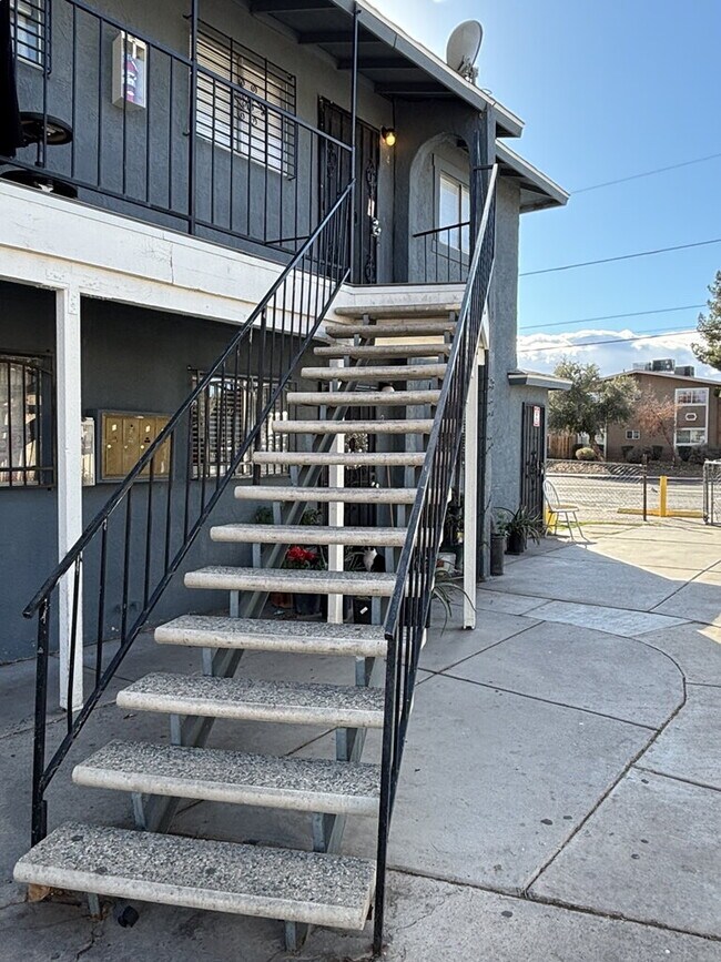 Building Photo - 1521 Cobb Ln