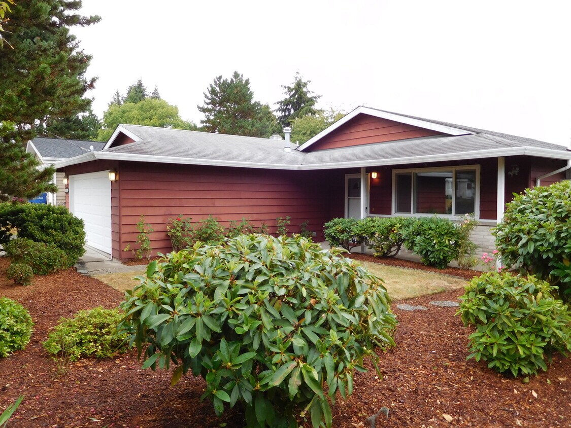 Primary Photo - CHARMING RAMBLER ON CORNER LOT