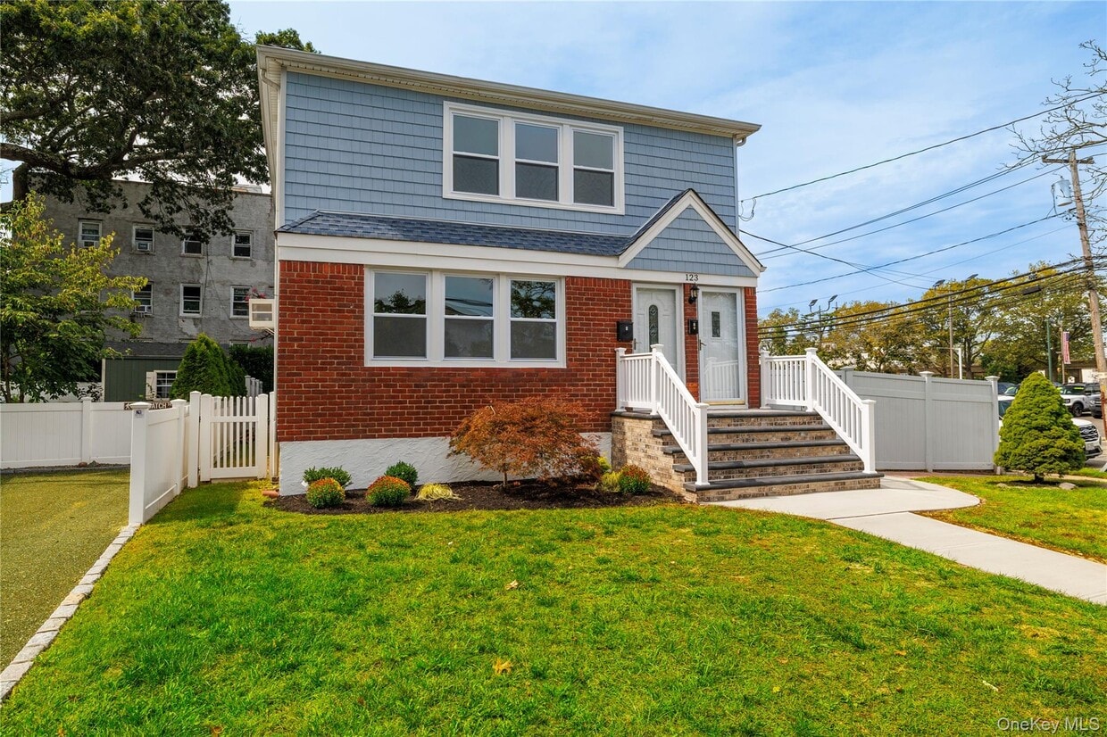 Primary Photo - 123 Denton Ave