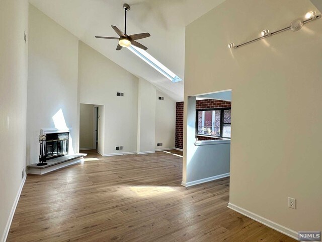 Building Photo - 303 Grand