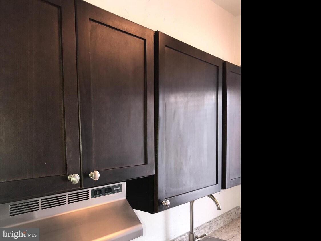 Foto principal - 318 37th St SE