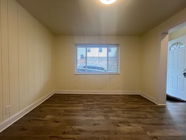 Foto del edificio - Now showing this updated 3BR 1.5 bath house!