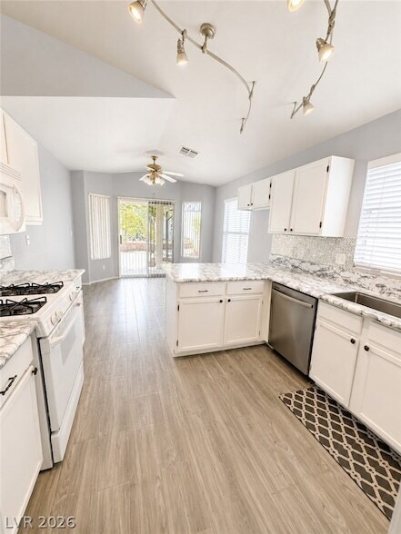 Foto del edificio - 7945 Cherry Valley Cir