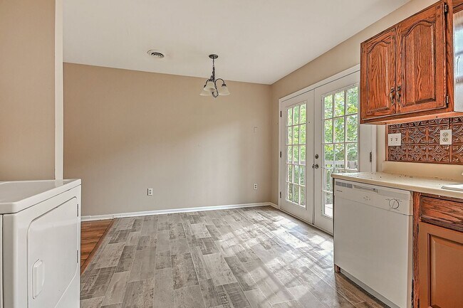 Foto del edificio - Newly Renovated 2 Bedroom 1.5 Bath Condo located in Elizabethton, TN