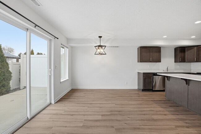 Foto del edificio - 1506 N Michigan Ln