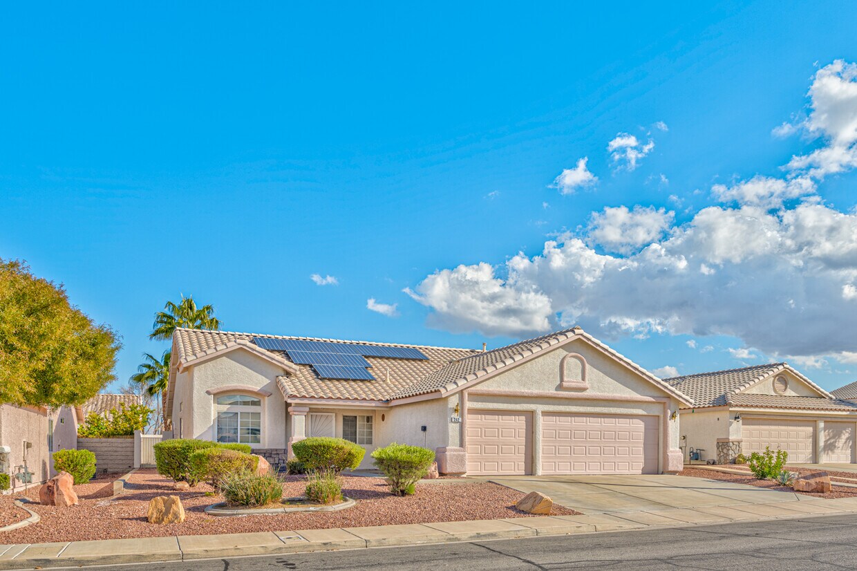 Primary Photo - 242 Prairie Sky Ct
