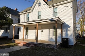 Building Photo - 231 Newton St