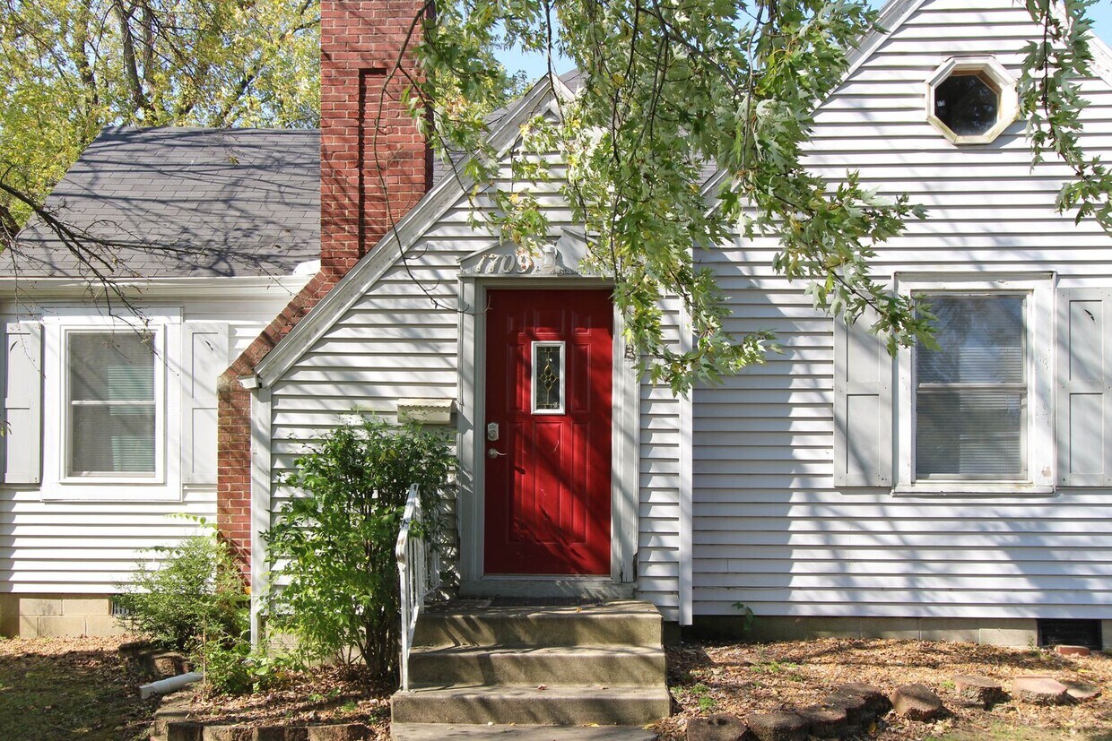 Foto principal - PRELEASING for AUGUST! Close to Campus