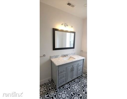 Building Photo - 2 br, 1 bath  - 815 E Broadway #3 NG 3