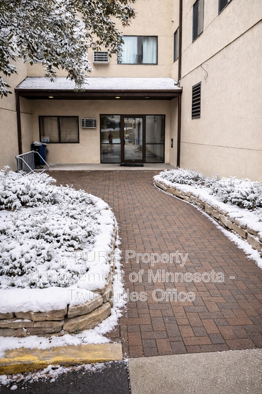 Building Photo - 221 Grand Ave W