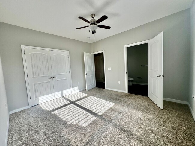 Building Photo - East Nashville Condo. Gated parking. No Pe...