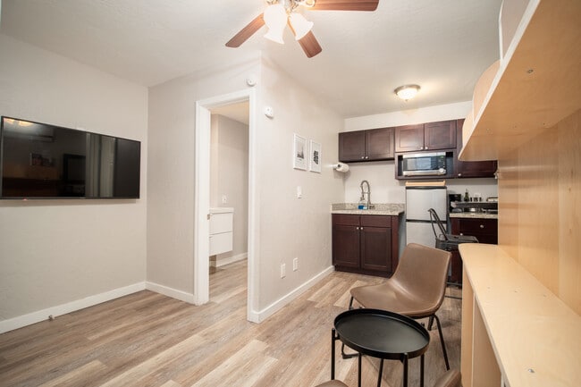 Photo - 1333 E Thomas Rd Apartment