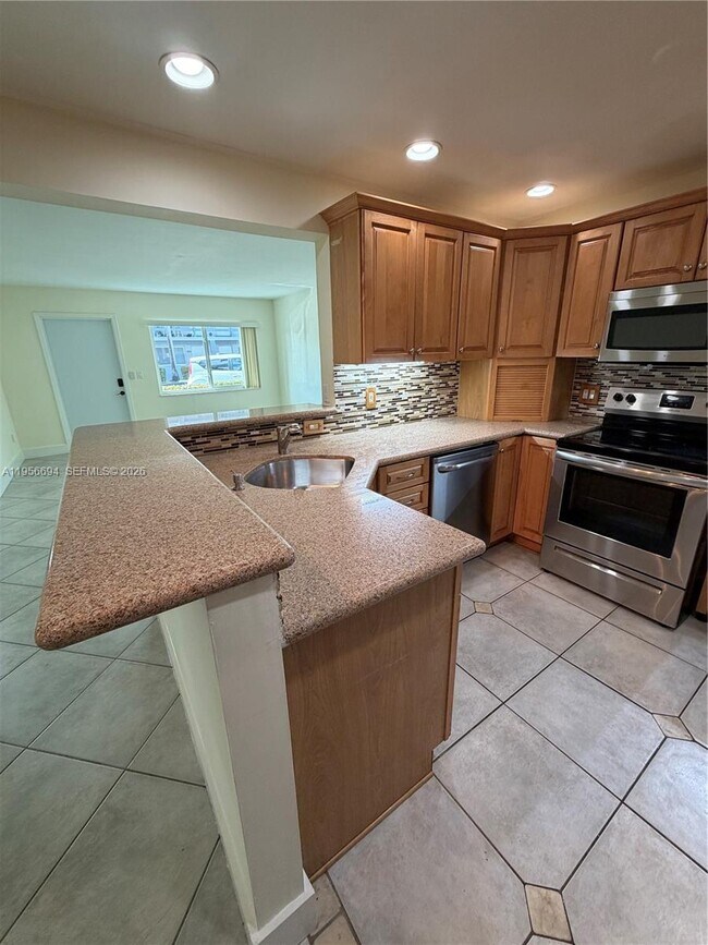 Building Photo - 2115 NE 37th Dr