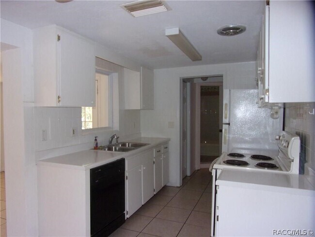 Foto del edificio - 28 N Davis St