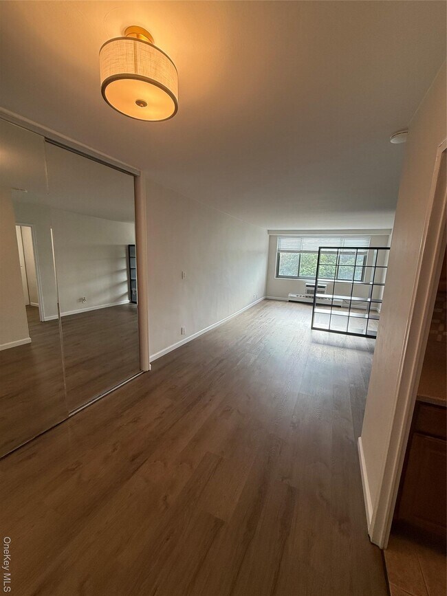 Foto del edificio - 220-55 46th Ave