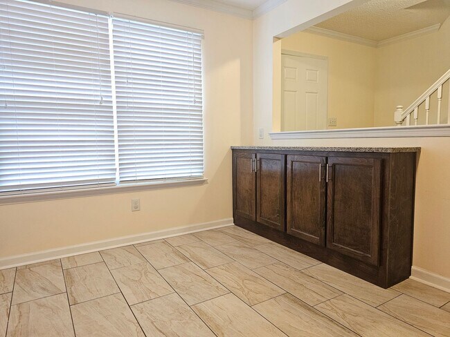 Foto del edificio - 546 Hollomon Dr