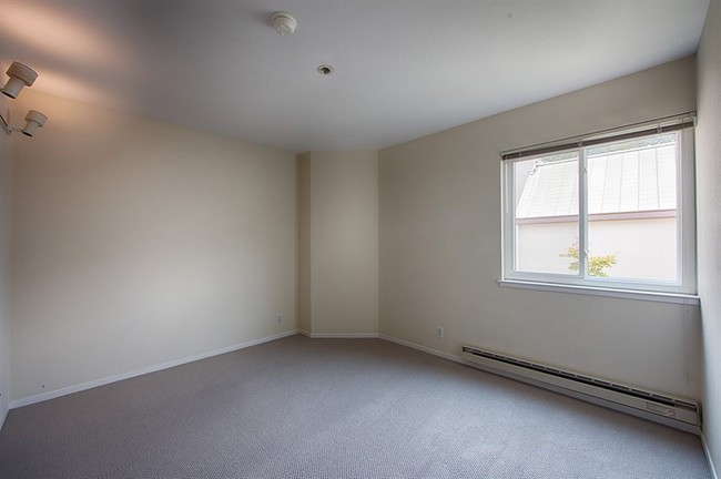 Foto del edificio - Spacious Downtown Palo Alto Condo for Rent