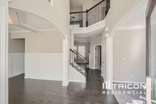 Building Photo - 2906 Cove View Ct SE