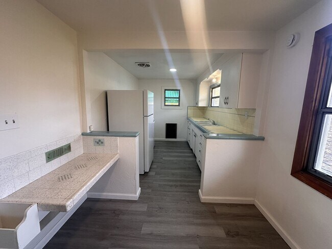 Building Photo - 2 bedroom, 1 bathroom House