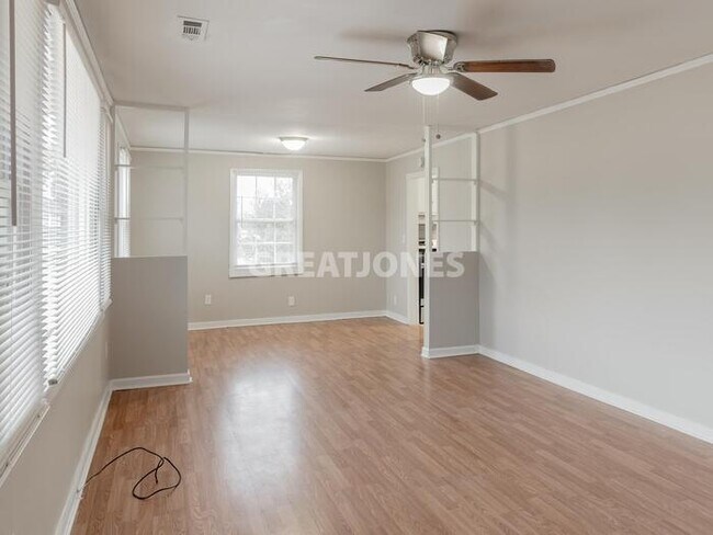 Building Photo - 2551 Sheraton Dr