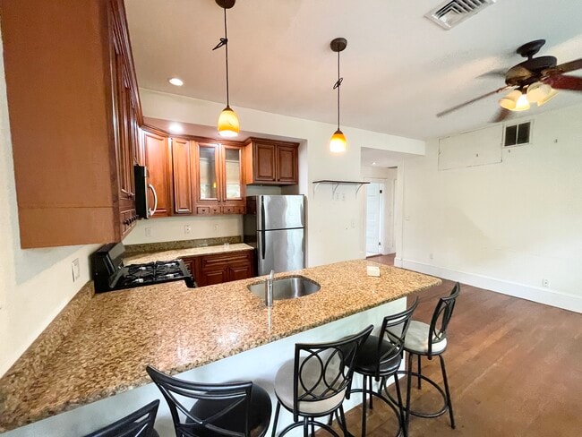 Building Photo - 111 Hillside St