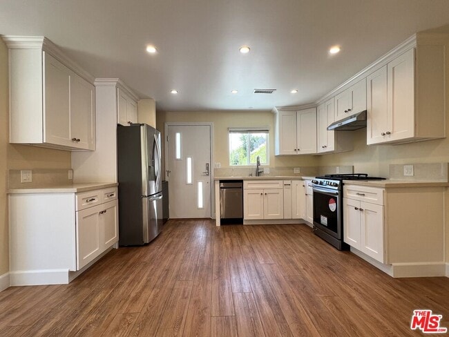 Building Photo - 3753 W 60th St